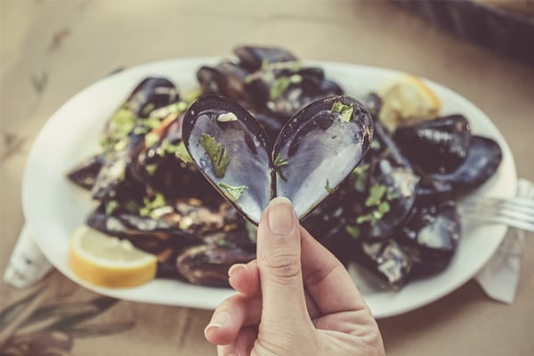 blog/2018/07/moules-frites-3-recettes-revisiter-moules-marinieres.jpg