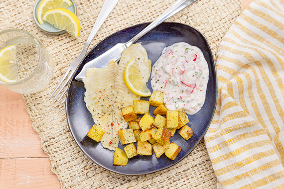 Filet de limande meunière et tzatziki de radis rose