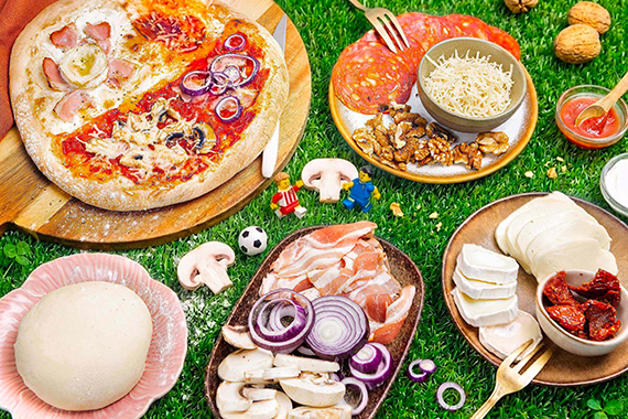 Pizza party à composer : base et garnitures au choix (chorizo, poitrine fumée, ...)