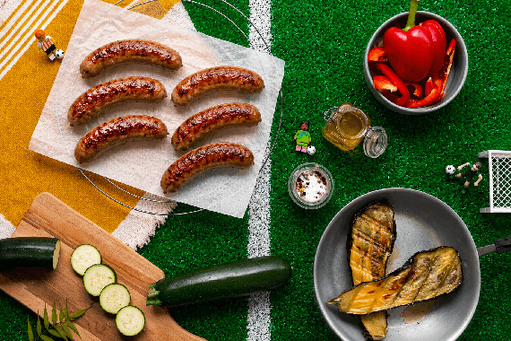 Saucisses natures et légumes grillés