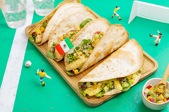 Tacos ambiance stade au Mexique poulet, tomatillo, nectarine & coriandre