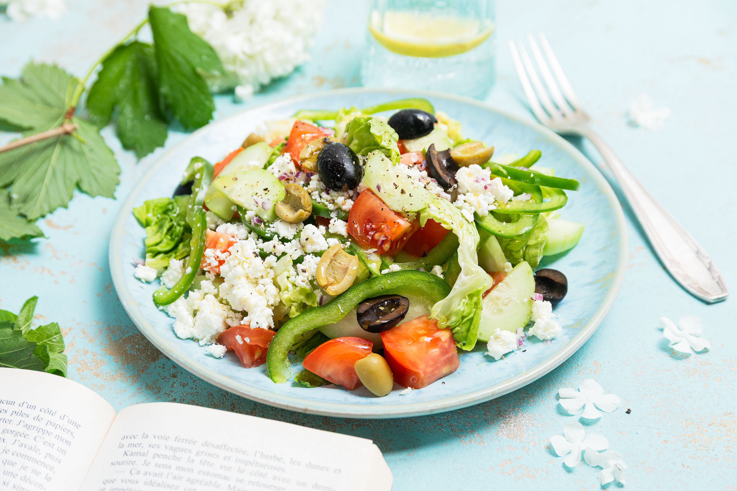 Salade grecque poivron tomate et concombre a la feta et olives