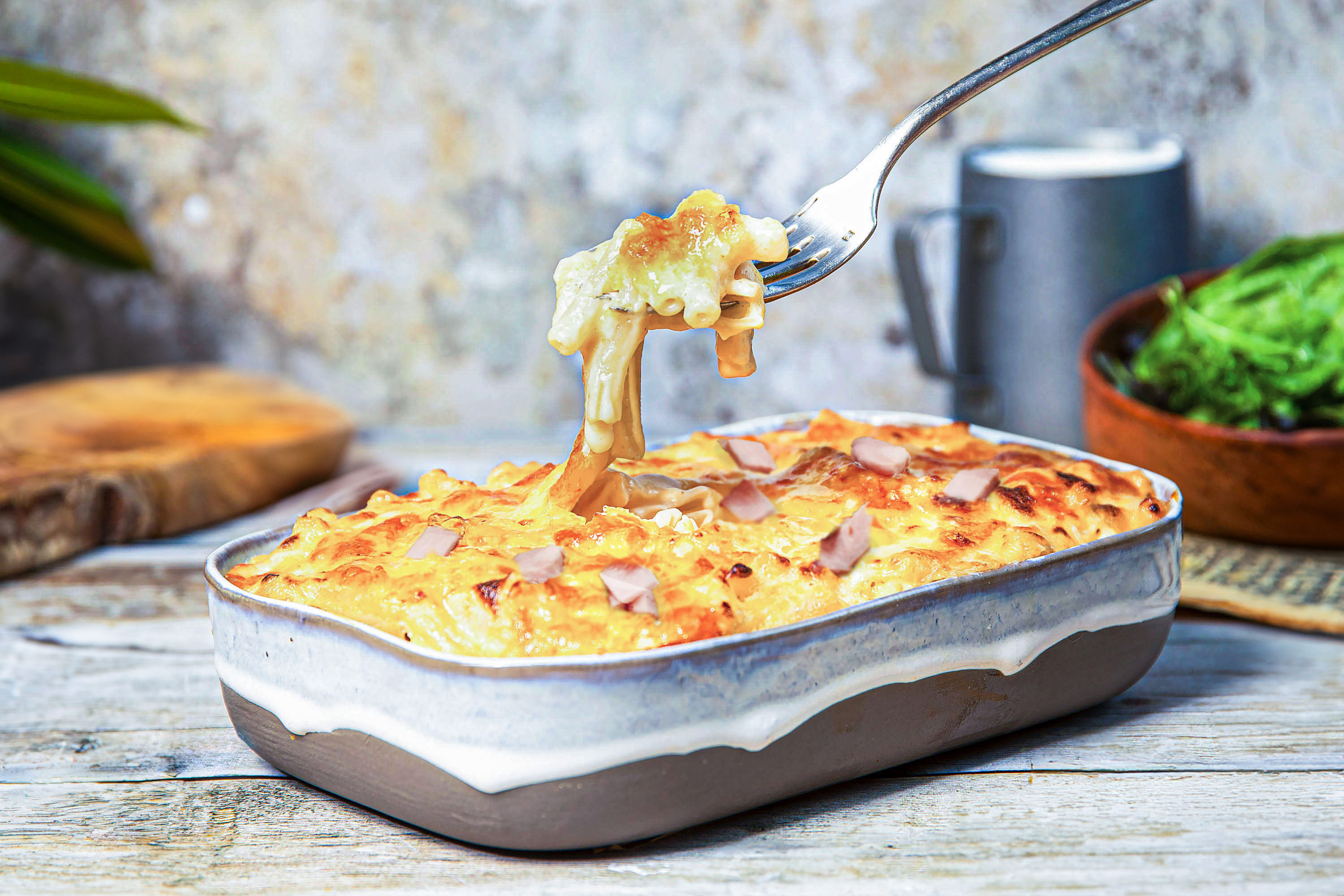 Gratin de macaroni aux 2 fromages, jambon de Paris et salade