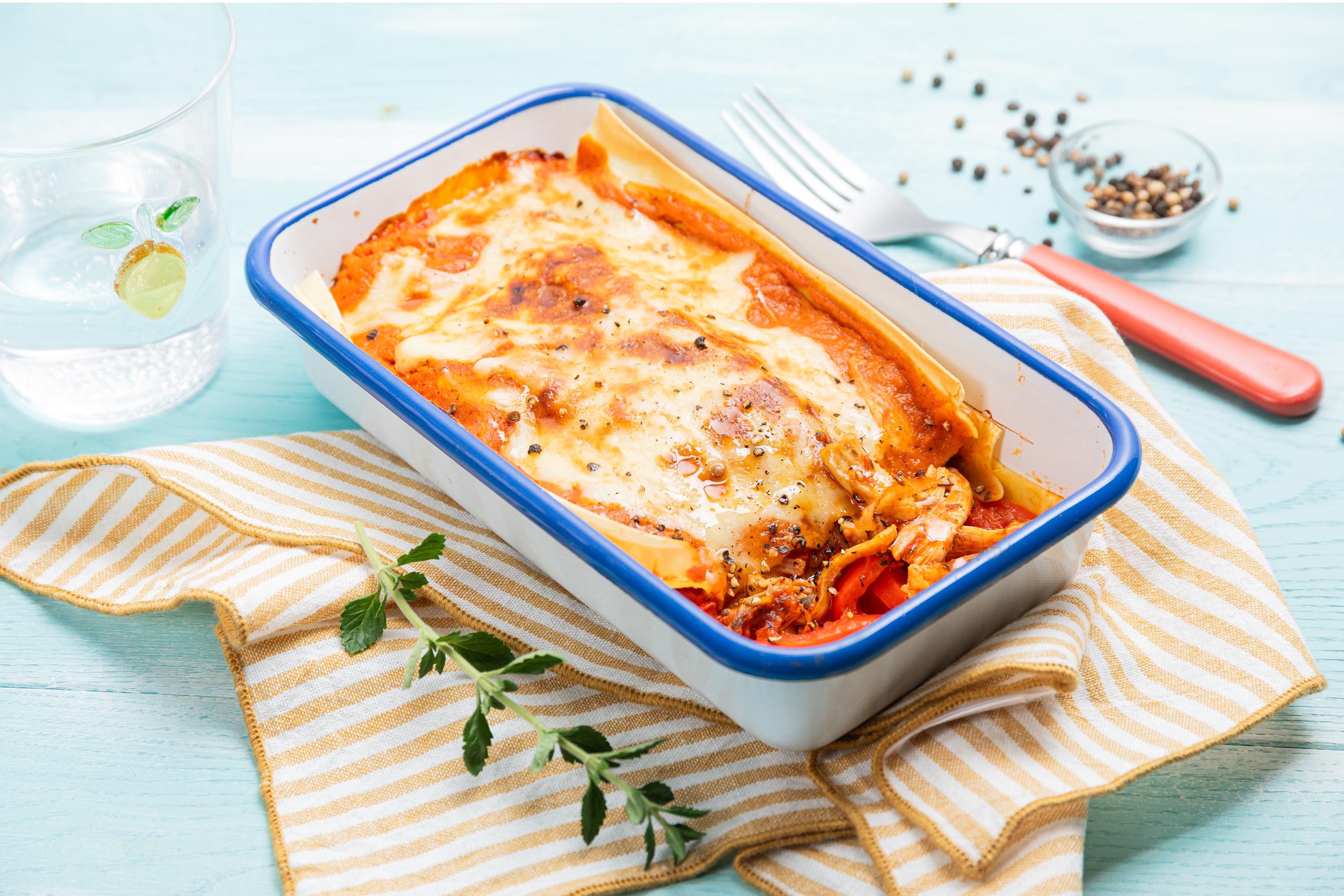 Lasagnes de poulet façon basquaise aux poivrons et mozzarella