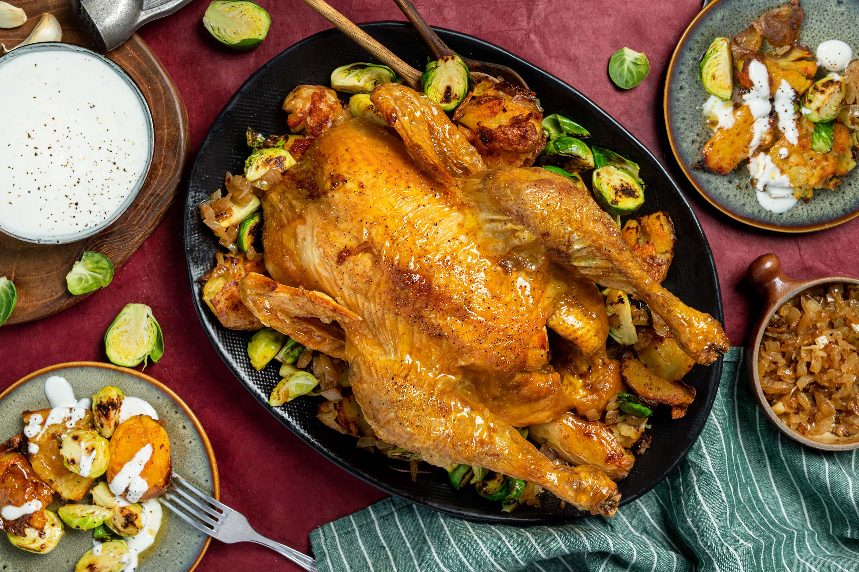 Poulet rôti à l'oignon et pommes tapées