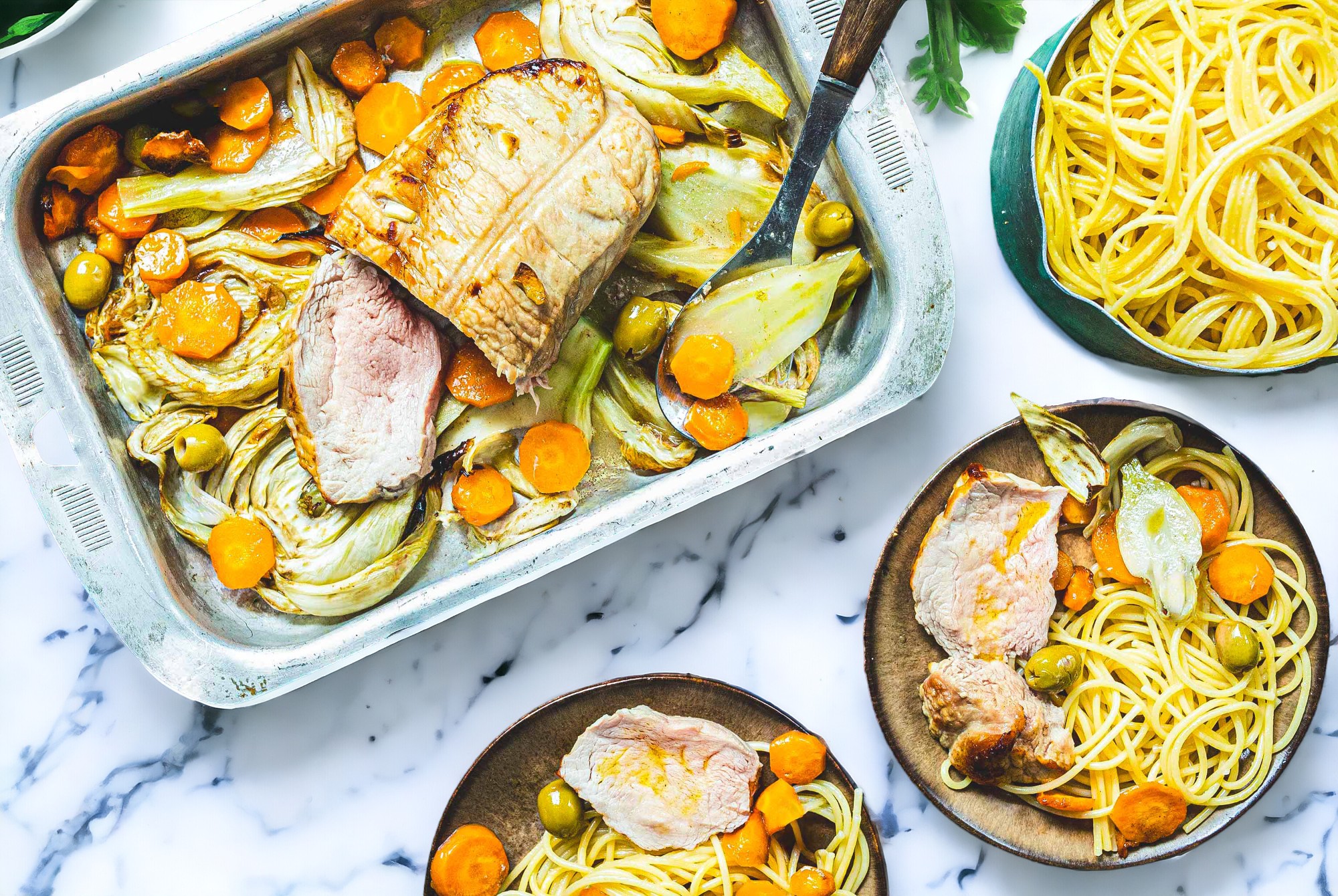 Roti de veau a l ail et aux olives fenouil et carottes rotis-