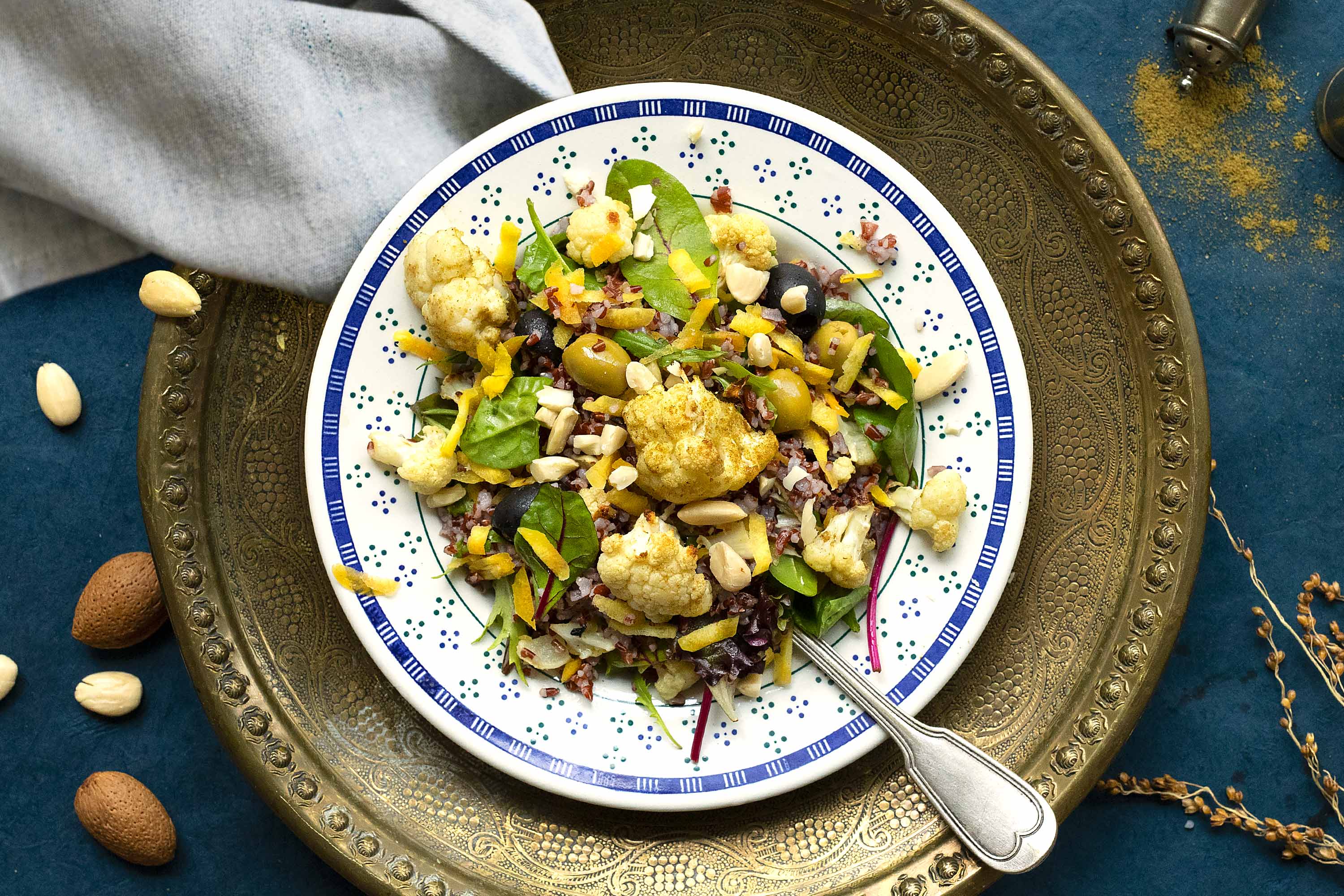 Salade de chou-fleur rôti au cumin et olivesee