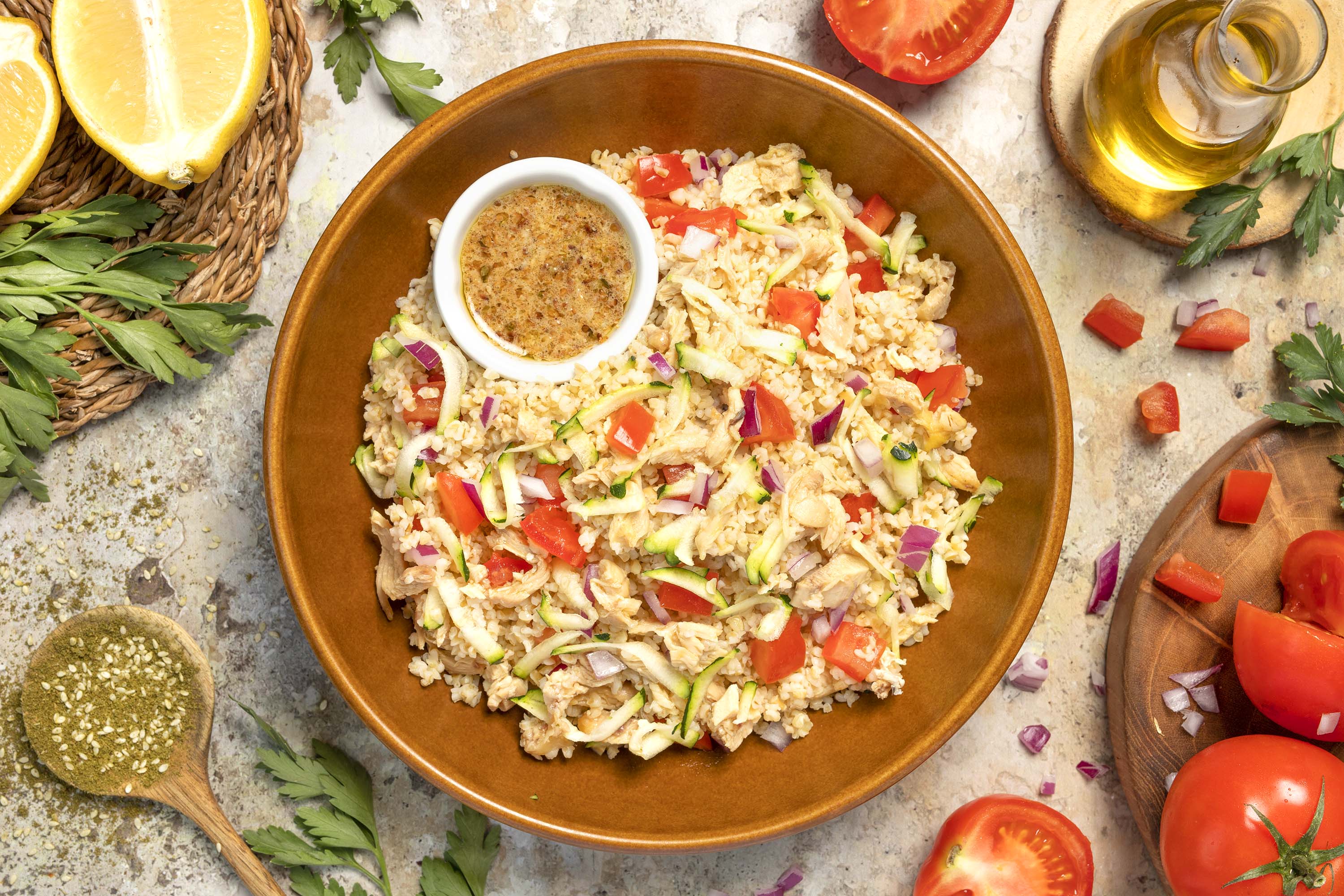 Salade de poulet effiloché à la sauce tahini