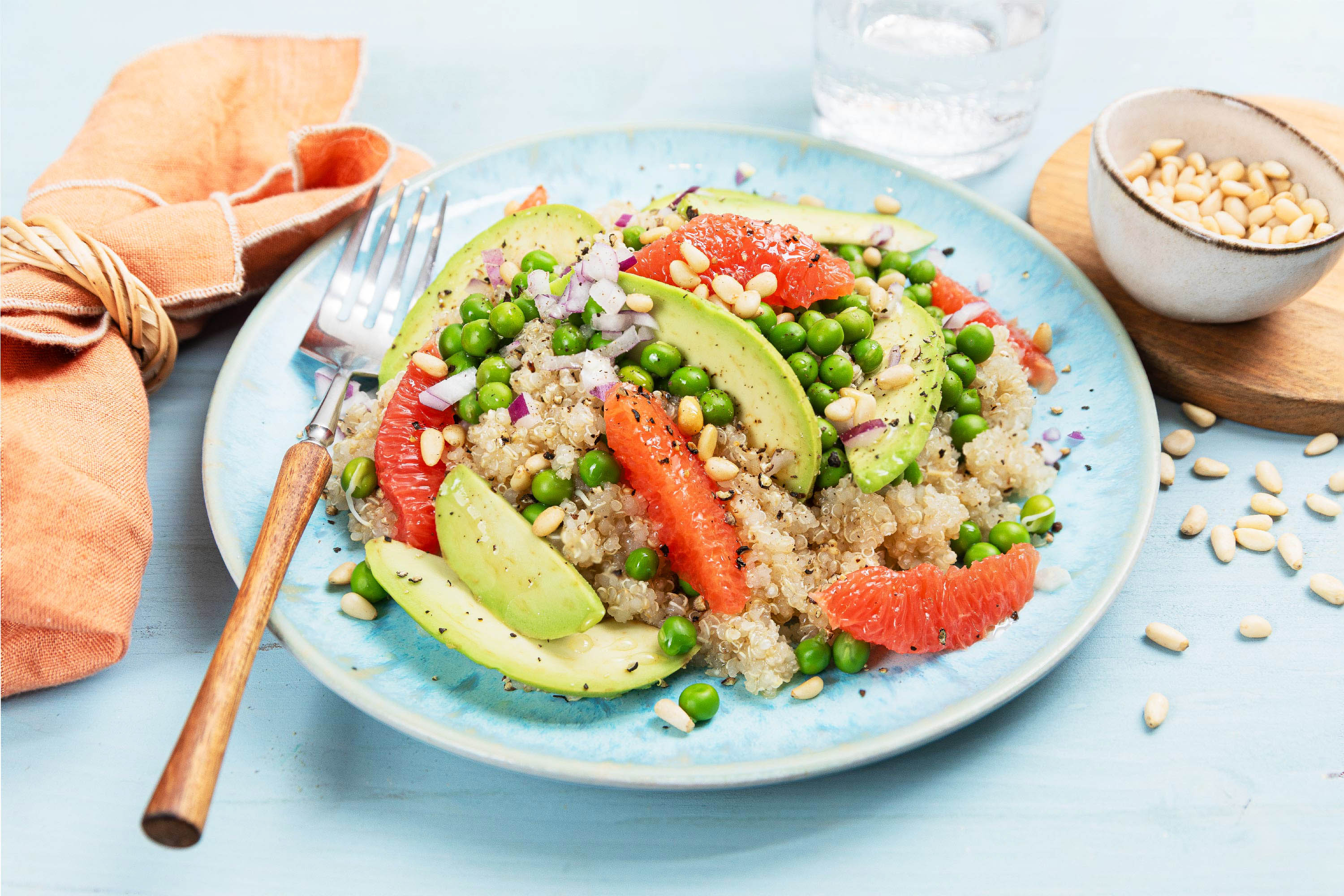 Salade de quinoa aux petits pois pomelo avocat et pignons de pin